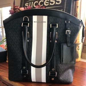 EXQUISITE Michael Kors bag logo stripe